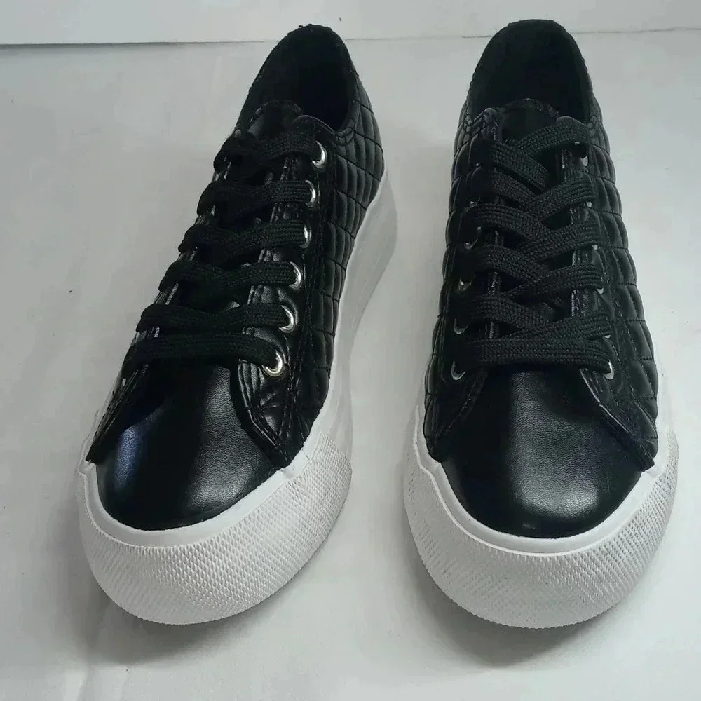 Mudd Beyley lace up platform sneaker